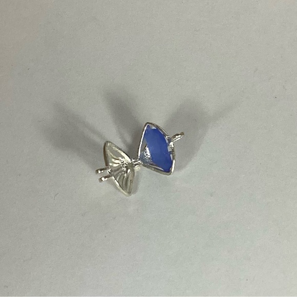 Blue sea glass necklace in silver seashell locket. - Picture 2 of 2